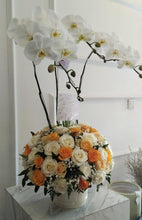 Load image into Gallery viewer, Rangkaian Bunga Segar Roses Pristine
